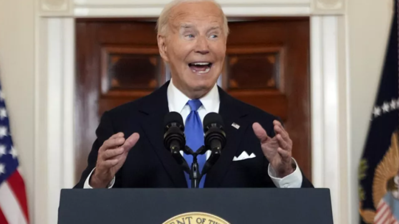 Biden elismerést vár, amiért sikerült meggyengítenie Aszad támogatóit – eközben Aszad Moszkvába érkezett