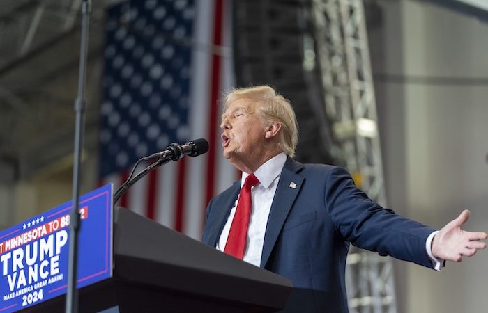 Donald Trump börtönnel fenyegette meg Zuckerberget