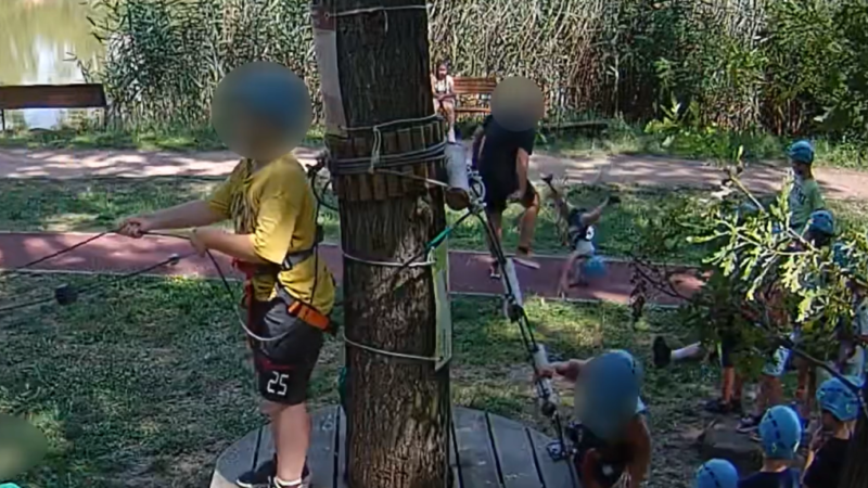 Örökre eltiltotta a kisfiút felrúgó edzőt a karate szakszövetség – volt barátnője is panaszkodik rá