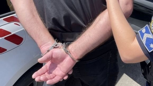 Cserépről cserépre kezdte el lebontani a kállói plébánia tetejét egy 21 éves tolvaj