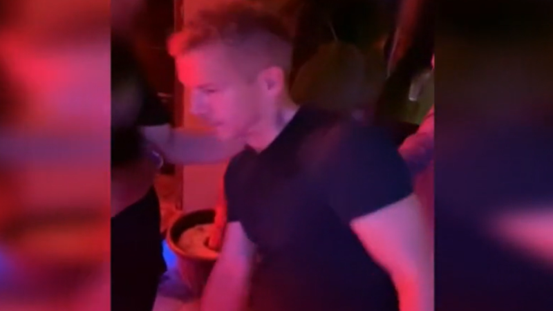 Újabb botrányos felvételek kerültek elő Magyar részeg bulijáról