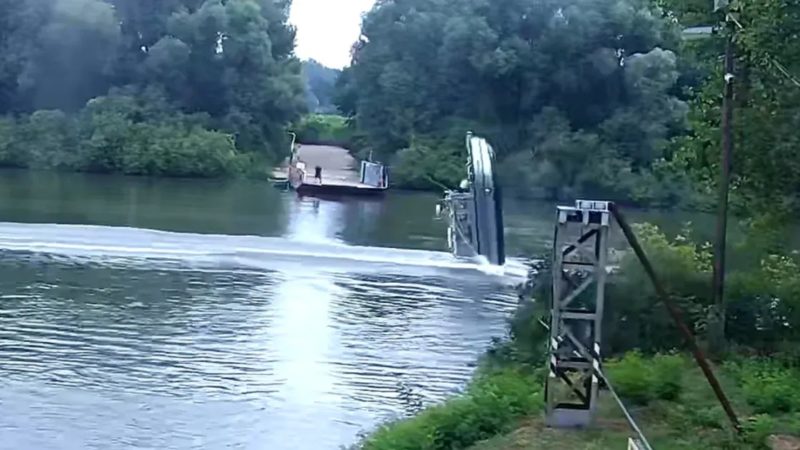 Megpördült és elsüllyedt egy rendőrségi hajó a Tiszán – fennakadt egy kompkötélen