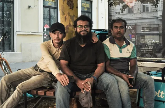 Mohammed 1600 forintot keres óránként, és a szállásról is gondoskodnia kell, de így is többet tud félretenni, mint Bangladesben