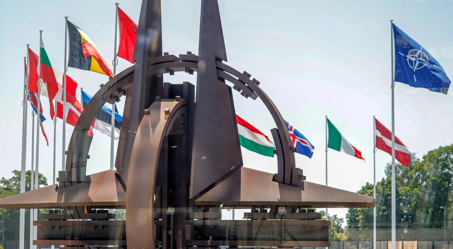 Finnország azt javasolja, hogy a NATO-főhadiszállást az orosz határ közelébe helyezzék el