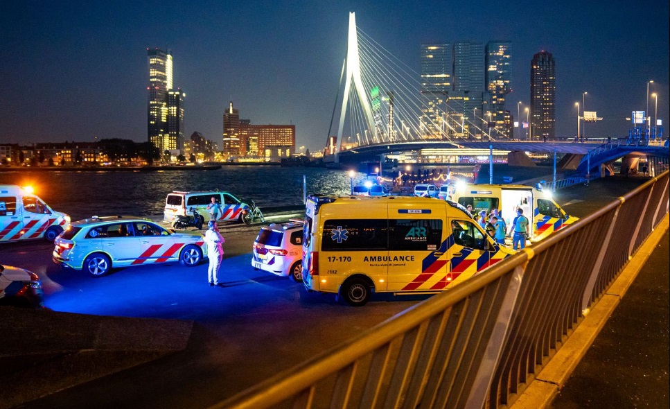 Allahu akbart ordibálva késeltek meg két embert Rotterdamban