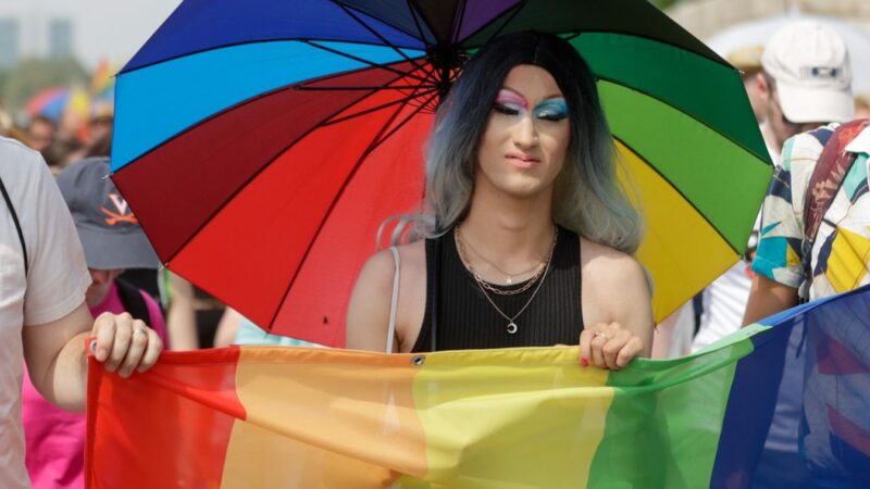 Nappal kémiatanár, este drag queen, de szerinte a kettőt tökéletesen szét lehet választani