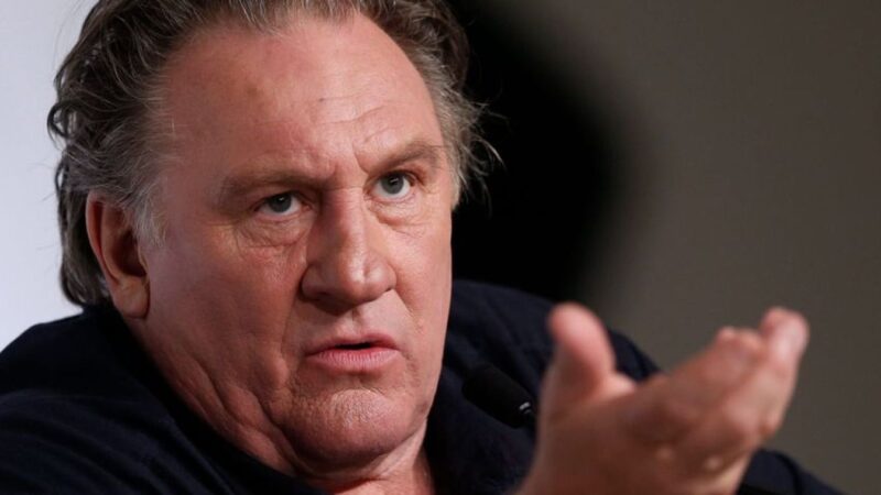 Elkezdődött Gérard Depardieu pere, de rögtön el is napolták