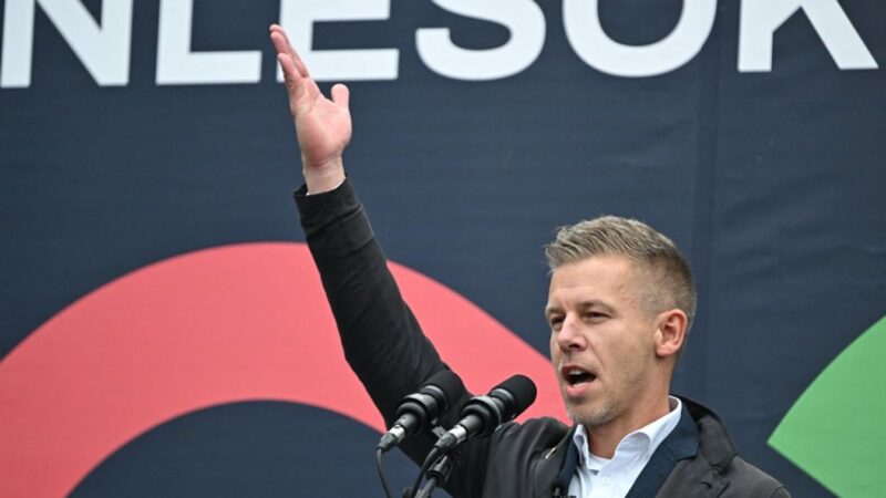 A kudarcos tévészékház-tüntetés után Magyar Péter nem merte nagy helyszínre hívni híveit