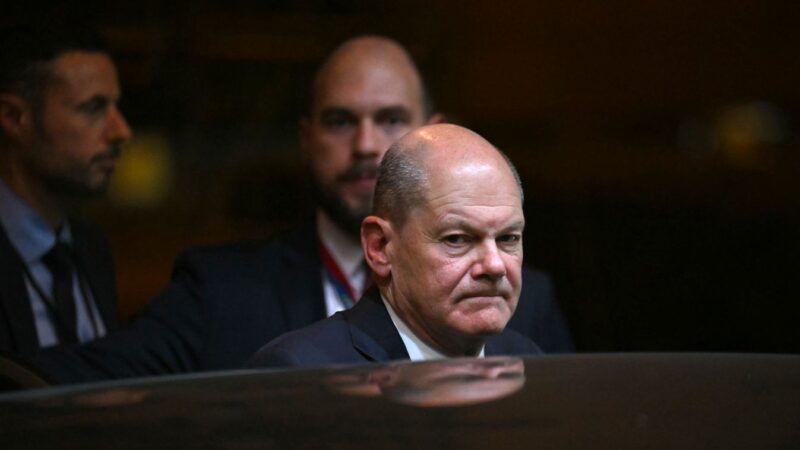 Élő adásban nyitotta fel egy gyászoló édesapa Olaf Scholz szemét a migránsbűnözésről