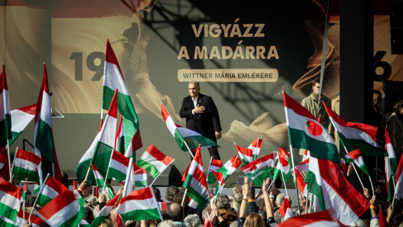 Úgy ütik a külföldi lapok Orbán Viktort, mintha nem lenne holnap
