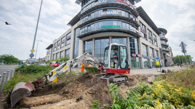 A polgármester eldurrantotta a pénzt, a zuglóiaknak mára csak a gaz és a kosz maradt
