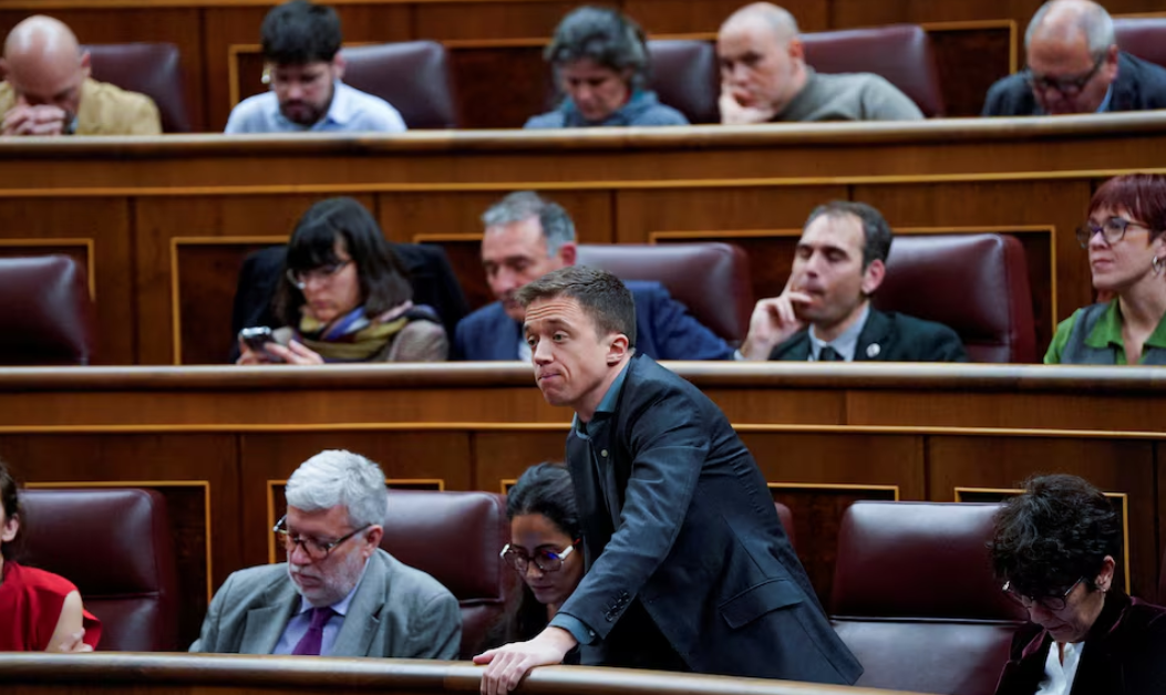 Szexuális és pszichés zaklatással vádolnak egy spanyol kormánypárti politikust