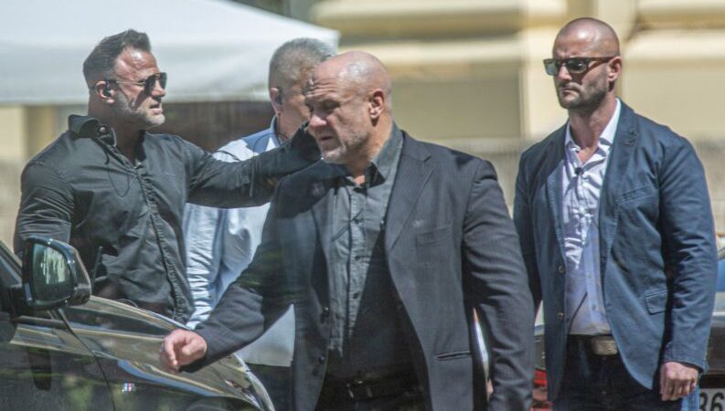 Most akkor vannak testőrei vagy nincsenek testőrei Magyar Péternek?