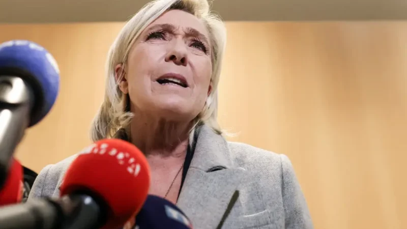 Börtönbüntetést kér az ügyészség Marine Le Penre, a választáson való indulástól is eltiltanák