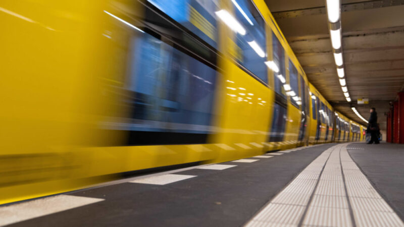 A német kormány azt javasolja, hogy a metróállomásokat alakítsák át óvóhellyé