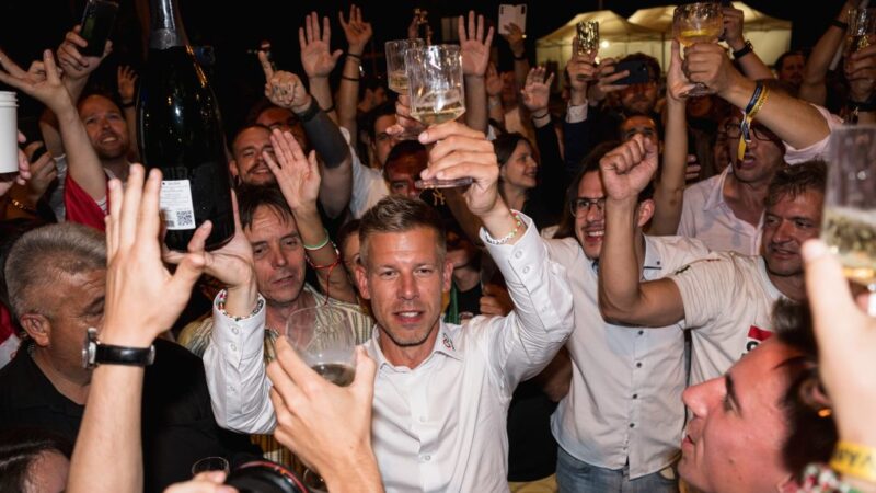 Igaza van Poloskának, valóban agyhalottak a követői