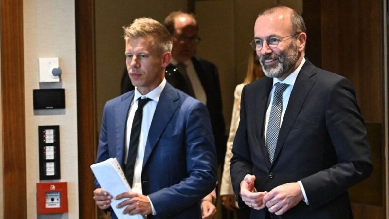 Ahogy Weber fütyül, úgy táncol a Tisza-vezér