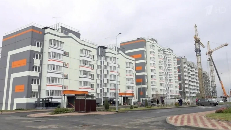 Kirúgtak egy ukrán tisztviselőt, mert kijelentette, hogy tömegesen költöznek az orosz Mariupolba az ukránok