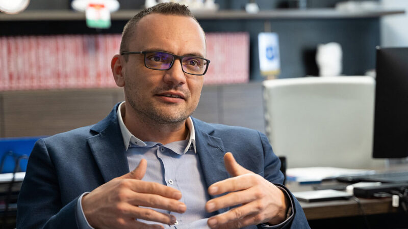 Felpofozott egy embert Szigetszentmiklós szocialista polgármestere, majd valakik jól meg is verték az áldozatot