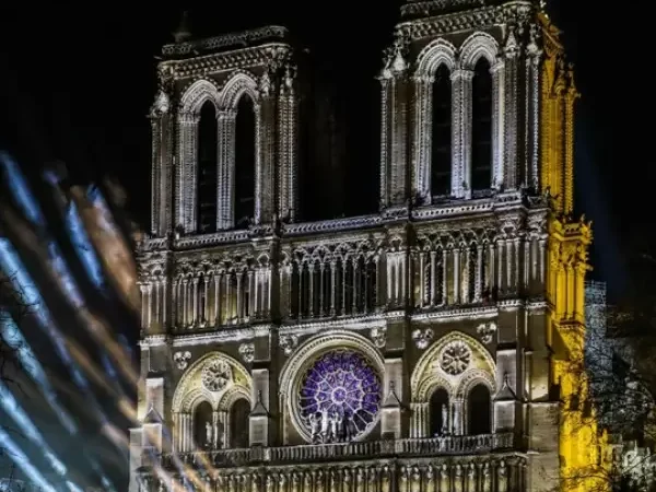 Újra szól a Notre-Dame harangja – videókkal és képgalériával