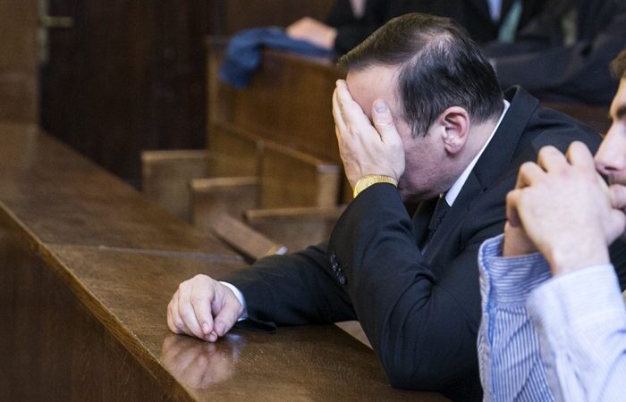 Másodfokon is súlyos büntetést kaptak Vizoviczki korrupt főrendőrei