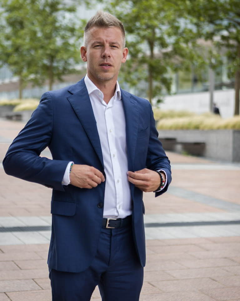 Magyar Péter szavazásra bocsátja, hogy maradjon-e európai parlamenti képviselő