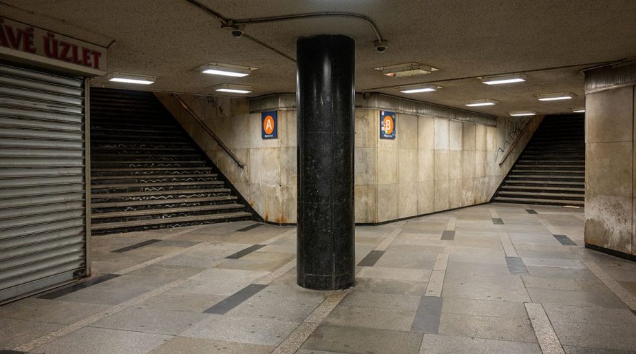 Agyba-főbe verte egymást két férfi a Blaha Lujza téri aluljáróban – videóval