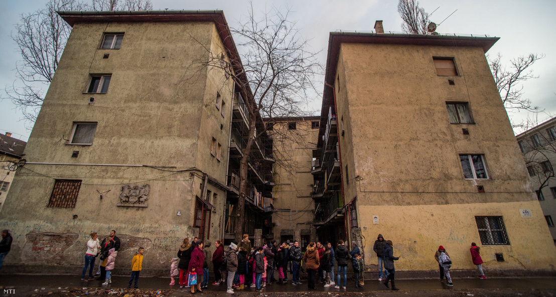 Életfogytiglant kértek a Hős utcai rablógyilkosra, aki állítja, nem tudja, miért vette elő a kést