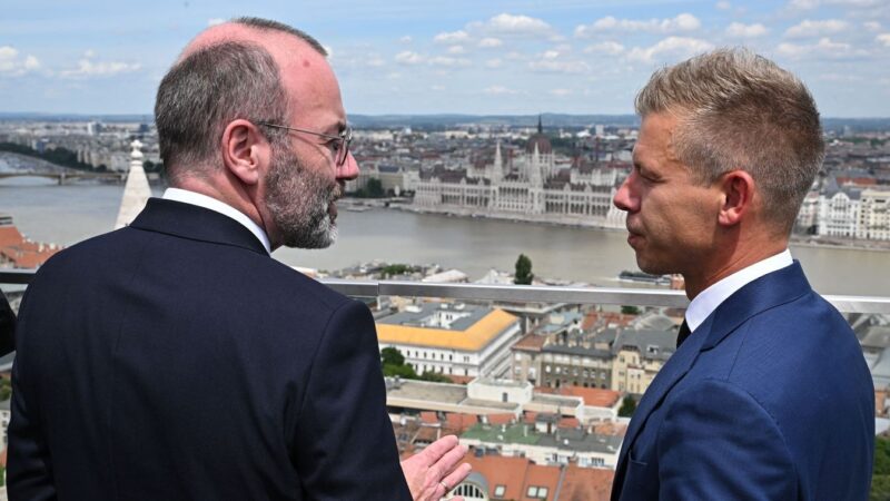 Bűnpártolás miatt feljelentést tettek Magyar Péter telefonlopási ügyében