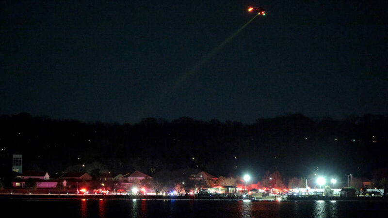 Légikatasztrófa Washington D. C. felett: utasszállító repülőgép ütközött egy katonai helikopterrel