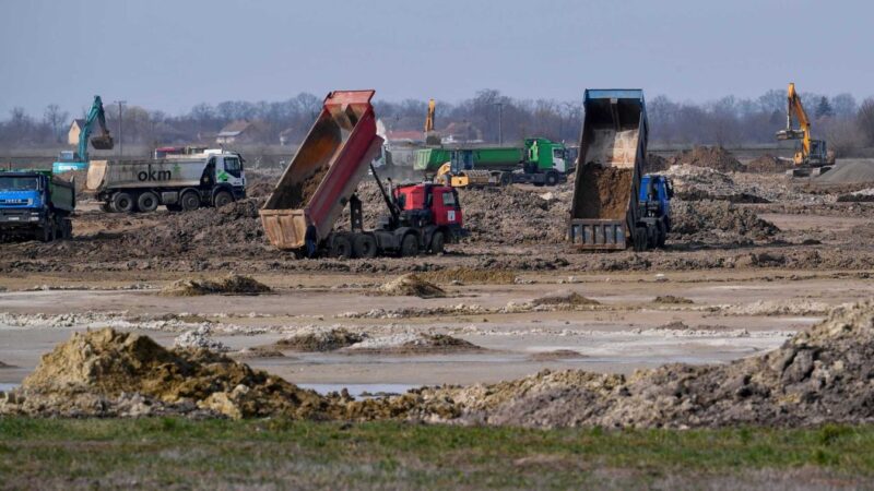 Akasztással fenyegetik a debreceni intézmények dolgozóit az akkugyár ellenzői