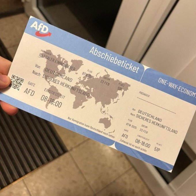 Repülőjegyre hasonlító szórólappal kampányol az AfD a migránsok hazaküldéséért