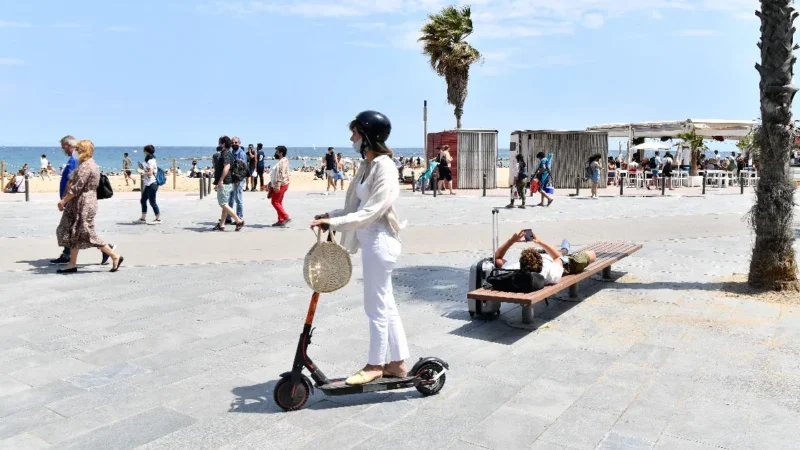 500 euróra büntethetik, aki elektromos rollerrel közlekedik a járdán – na, nem Budapesten