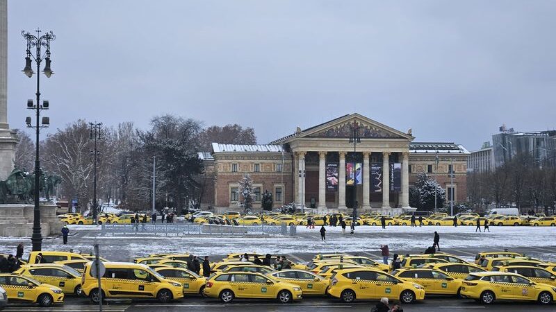Újabb Boltos tüntetés taxi álca alatt – kép és videó galériával