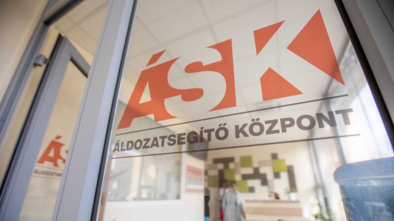 Varga Judit örökségébe rúgott bele Magyar Péter – az Áldozatsegítő Központokat minősítette