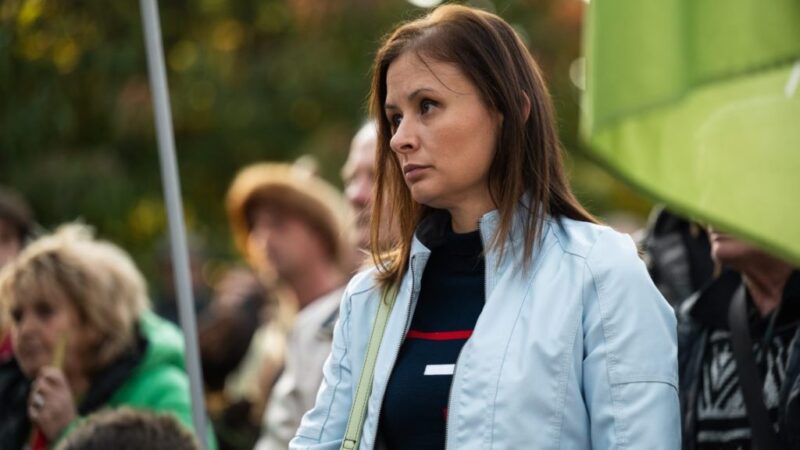 Varnus Xavér feljelentette, de maradhat Dúró Dóra mentelmi joga