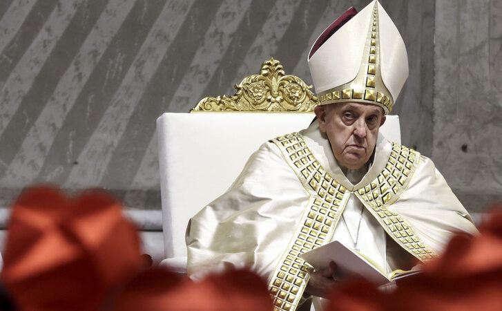 Megszólalt a Vatikán Ferenc pápa lemondásáról – a pápa pedig levelet írt betegágyából