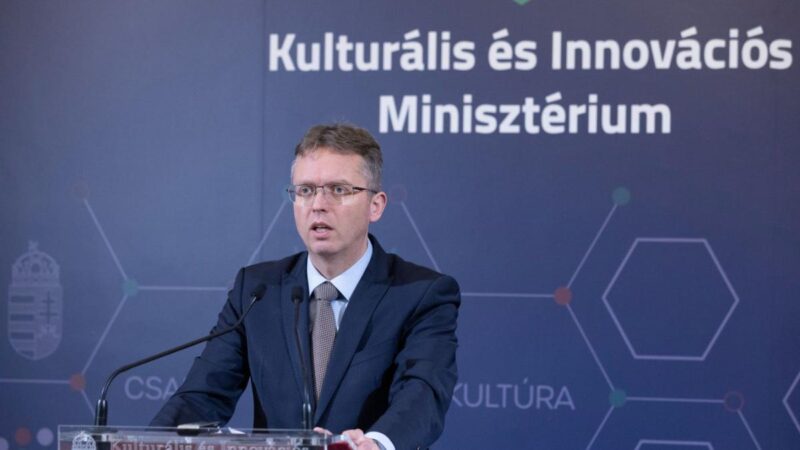 Beperli az Európai Bizottságot a magyar kormány