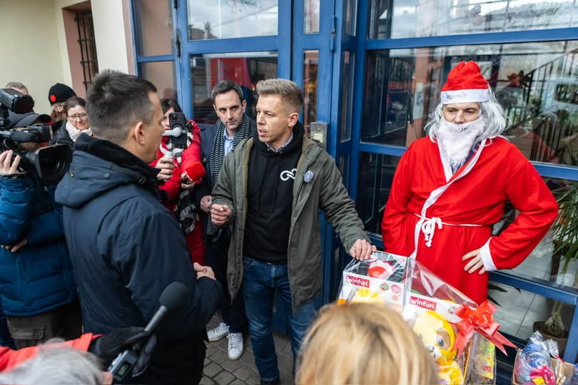 Magyar Péter nem adományoz, hanem hergel