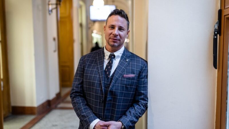 A végrehajtók „megújult” elnöksége biztosítja, hogy Schadl György zsebébe továbbra is százmilliók vándorolhassanak