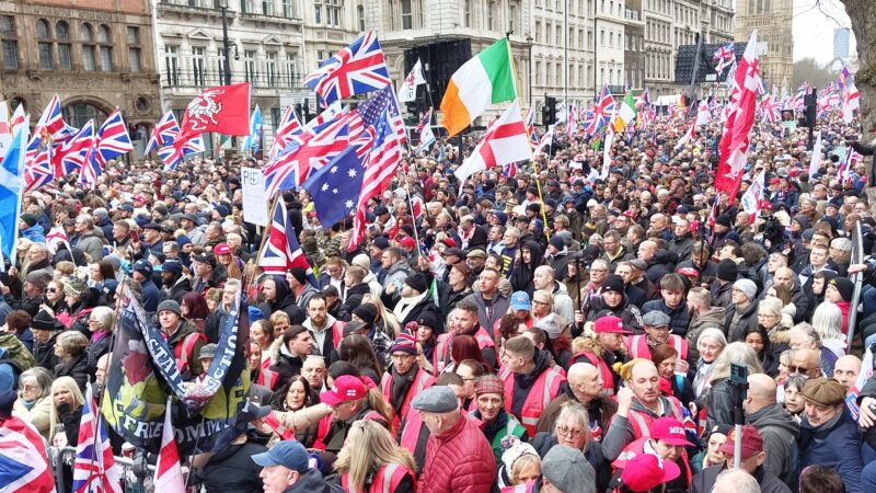 Több tízezer brit hazafi követelte Tommy Robinson szabadon engedését