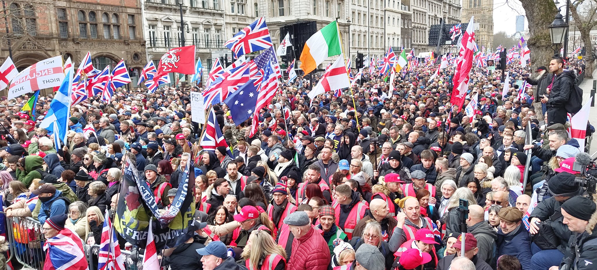 Több tízezer brit hazafi követelte Tommy Robinson szabadon engedését