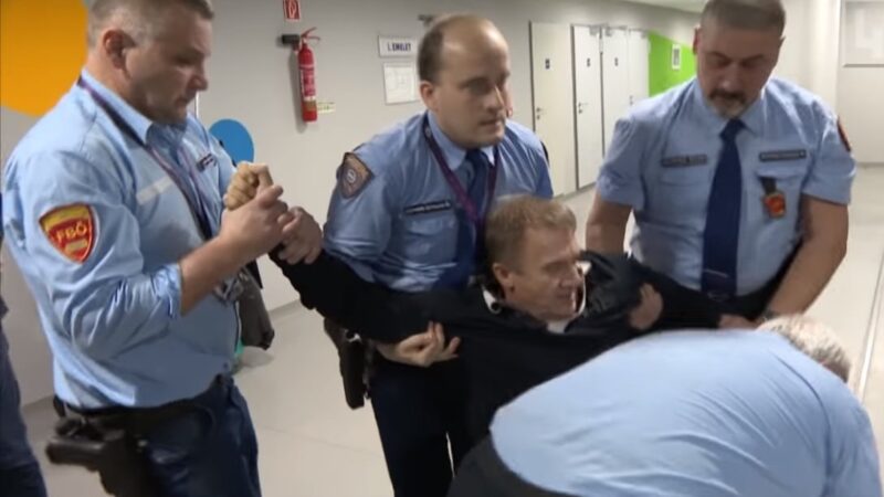 A jogerősen elítélt Varju László is leadta ajánlásait a márciusi, újpesti időközi választásra