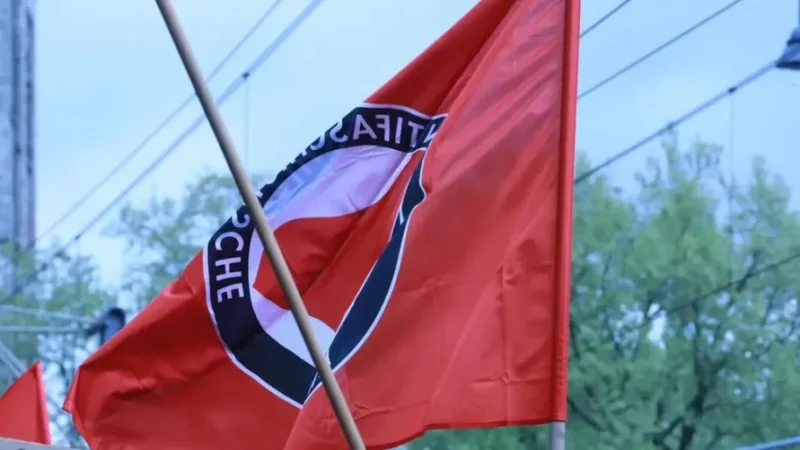 Becsület Napi emlékkoncertektől retteg a nemzetközi szélsőbal