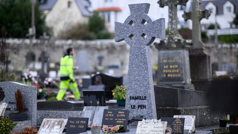 Megrongálták Jean-Marie Le Pen sírját Franciaországban