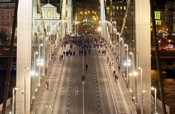 A Kossuth téren fognak tüntetni Hadházyék május 1-én – szavaztatott erről