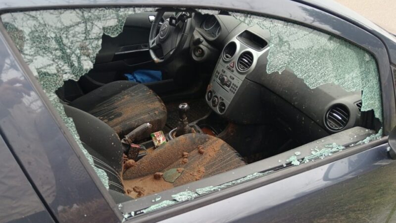 A Mi Hazánk képviselőjére támadtak, szétverték az autóját