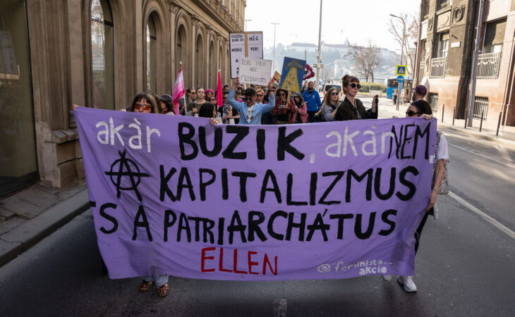 Feminista, antifasiszta, antikapitalista, anarchista tüntetés Nőnapon