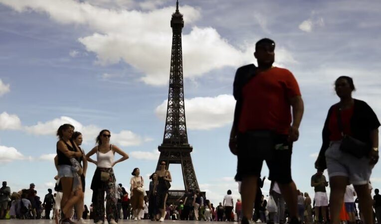 Már készítik a lakosságot a háborúra a franciák