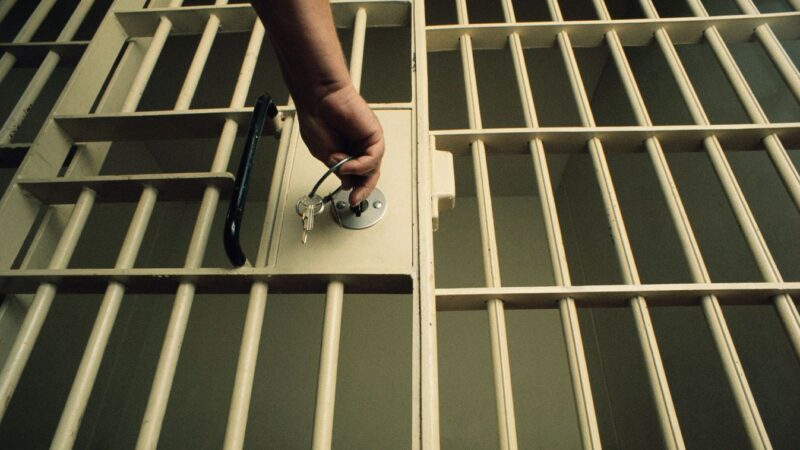 Nem férnek már el a migránsok a belga börtönökben, ezért inkább szabadon engedik őket